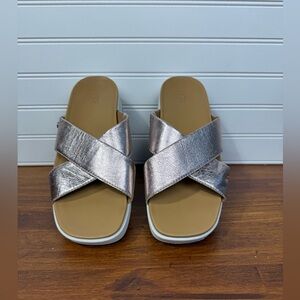 Ugg women’s rose gold metallic Emily square toe slides. Size 7.5